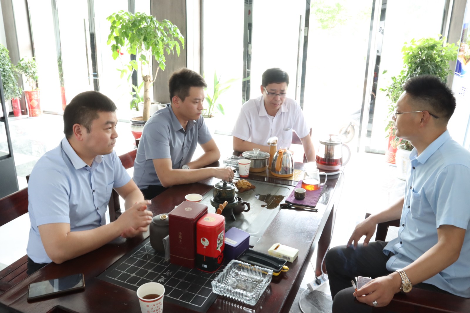 【威廉希尔williamhill品质服务与眷注】董事长带队亲临一线，，，端午节巡检湖北片区