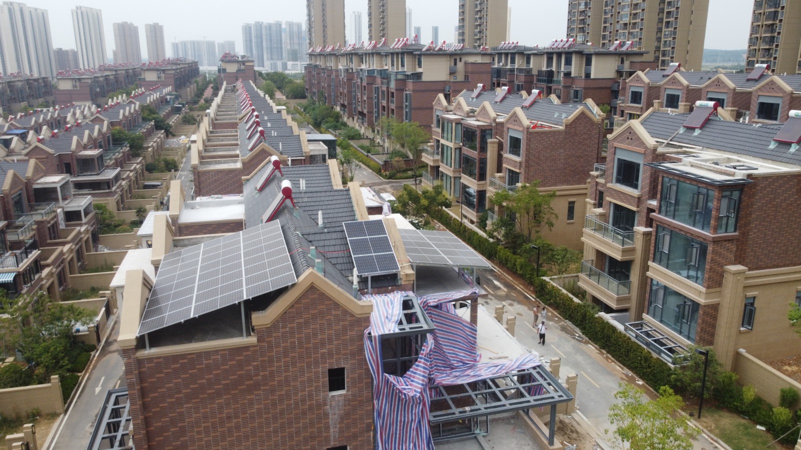 潦诳委：：：勉励电力用户与新能源企业签署年度及以上绿电生意条约