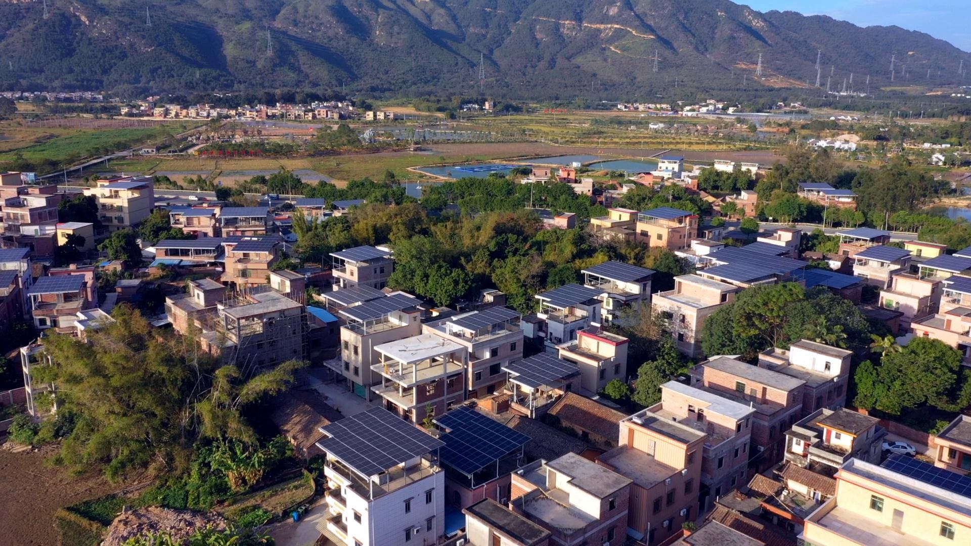 深入实验农村电网牢靠提升工程，，户用光伏等新能源应并尽并，，大力帮扶推动生长！