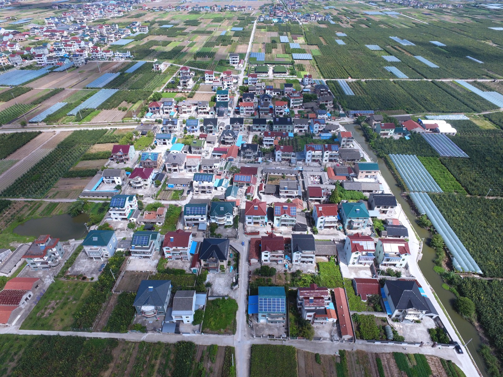 2023年户用漫衍式光伏政策扶持强、、市场需求大、、装机规模大